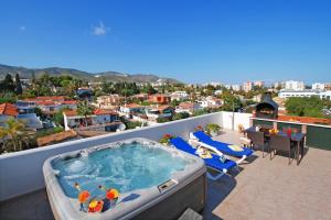 Isla de Benalmádena 1, Jacuzzi, 80m from the sea, AC, BBQ, Private parking, big Terrace