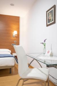 Twin Room - Disability Access room in Hospederia Seminario Conciliar de San Julián