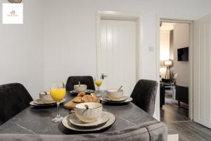 Immaculate 4 bed in Liverpool By Hinkley Homes Short Lets & Serviced Accommodation