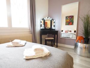 Appartements LE CALLOU - Parking - Face aux Thermes - Rez de Chaussee : photos des chambres