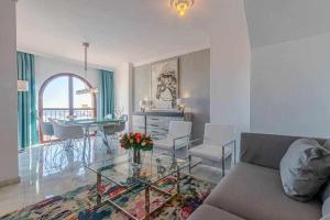 797 Holiday Rentals -Lujoso Atico duplex en el centro de Benalmadena