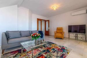 797 Holiday Rentals -Lujoso Atico duplex en el centro de Benalmadena