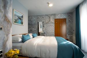 Deluxe Triple Room room in Villa Harmony