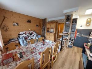 Charmant T3 avec vue, proche pistes, animaux admis, parking couvert - FR-1-516-189