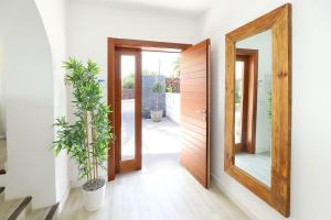 Graceful Puerto Del Carmen Villa 5 Bedrooms Villa Vega Del Carmen Distant Sea Views