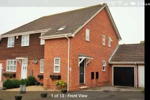 Ideally located contemporary 3 bed spacious house - Higham