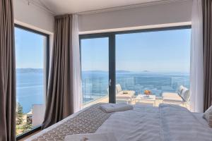 Villa Ateneum with sea view, jacuzzi and infinity pool