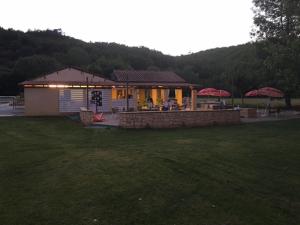 Campings Camping Le Douzou : photos des chambres