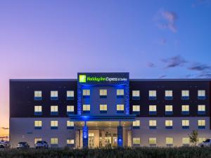 Holiday Inn Express & Suites - Watertown by IHG