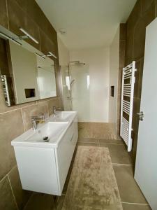 Villa avec piscine chauffée idéalement située