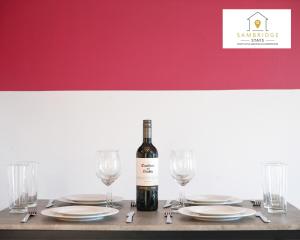 Beautiful 2 Bedroom Seviced Apt in Aylesbury By Sambridge Stays Short Lets & Serviced Accommodation