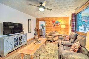 Mountain Retreat Less Than 4 Mi to Downtown Boone!