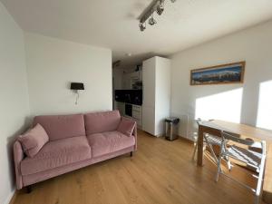 Studio rénové confortable, proche pistes et commerces, balcon - FR-1-425-162