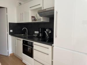 Studio rénové confortable, proche pistes et commerces, balcon - FR-1-425-162