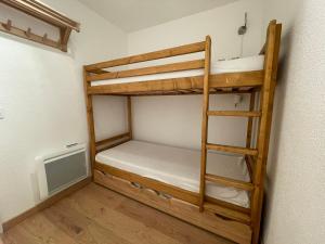 Studio rénové confortable, proche pistes et commerces, balcon - FR-1-425-162