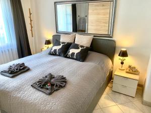 Holiday Apartment Gian - close to the Kongresshaus, the ice hockey stadium, cross-country skiing, the Eau-la-la indoor pool and wellness, large supermarket, 2 bus stops, with an indoor garage and fully equipped