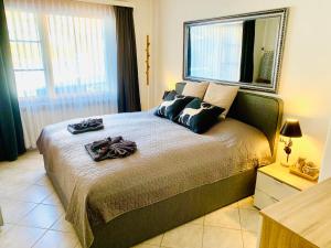 Holiday Apartment Gian - close to the Kongresshaus, the ice hockey stadium, cross-country skiing, the Eau-la-la indoor pool and wellness, large supermarket, 2 bus stops, with an indoor garage and fully equipped