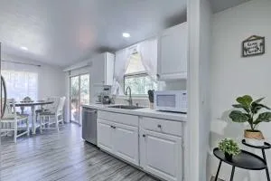 Valrico Retreat with Fire Pit about 18 Mi to Tampa! - Valrico