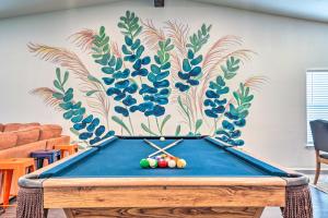San Antonio Home w Hot Tub & Arcade Games!