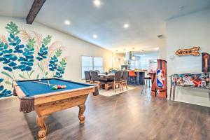San Antonio Home w Hot Tub & Arcade Games!