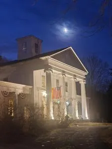 House of 1833 Bed and Breakfast - Ледьярд-Центр