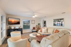 Ship Watch: Private Beach, North End, Dog Friendly by Anna Maria Life Vacation Rentals