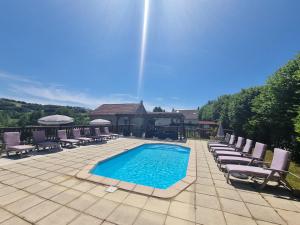 Maisons de vacances Meadow View Gites - Grande gites, piscine, wi-fi - Janaillat, Creuse, France, 23250 : photos des chambres