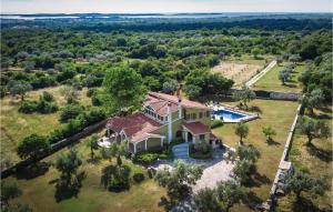 Nice Home In Galizana 