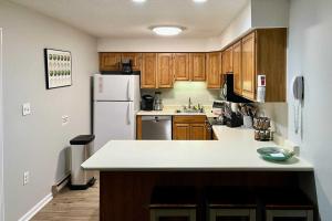 Hike, Ski, Explore Lincoln Condo with Pool Access