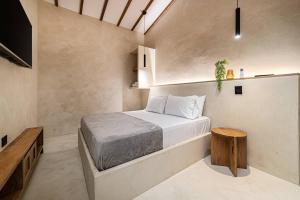 Provenza 6 Bedroom House by HOUSY HOST