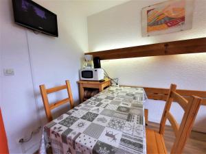 Studio 2 pers - Ski aux pieds, balcon, centre Menuires - FR-1-452-216