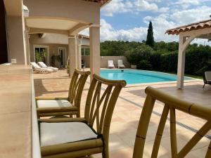 Villas Magnifique villa avec piscine : photos des chambres