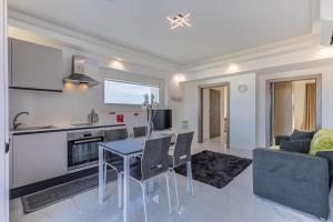 Terrace View - Stylish 2 Bedrooms Penthouse AC-WIFI