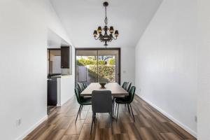 The Sunset House Pool & Spa