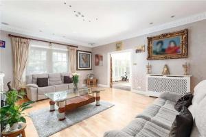 Superb 5 bedroom Villa 16 mins from City Centre