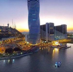 EcuSuites Vista Río Puerto Santa Ana Wyndham