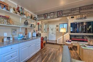 Luxurious Downtown Lodi Apartment in Wine Country!