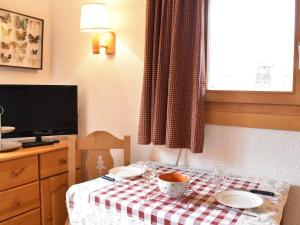 Charmant Studio Rénové pour 3 Personnes à Méribel, Proche Pistes et Commerces, Balcon Sud - FR-1-180-33