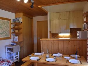 Appartement cosy 2P à Méribel, 5 pers, proche pistes et commerces, parking inclus - FR-1-180-92