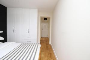 Luxurious double bedroom, ensuite with free Wifi.
