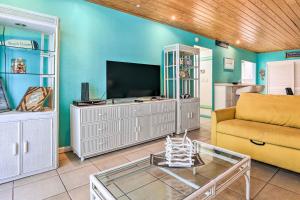 Hollywood Resort Retreat Pool and Beach Access