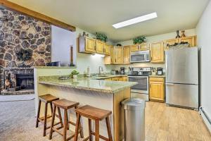 All-Season Resort Condo 5 Mi to Dillon Reservoir