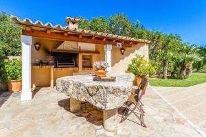 Charming villa close to Puerto Pollensa by Renthousing