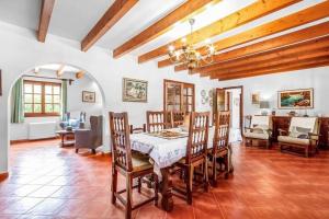 Charming villa close to Puerto Pollensa by Renthousing