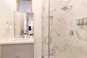 Santal Estate - Play, Relax, Walk to the Festivals