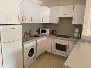 Apart Hotel Lovely 1 bed Apartment 5A1, Victoria Court 1, Los Cristianos, Tenerife