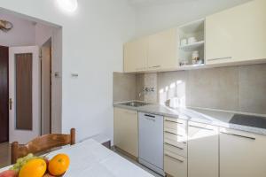 Apartments with parking space Karigador, Novigrad - 2534