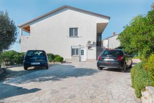 Apartments with a parking space Novi Vinodolski - 20166