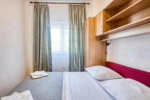 Apartments by the sea Rogoznica - 2895