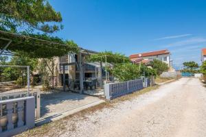 Apartments by the sea Vir - Kozjak, Vir - 19094